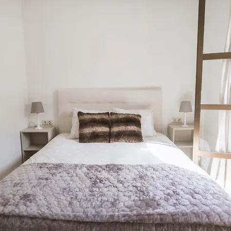 Plaza De La Laguna By Dulce Apartment *